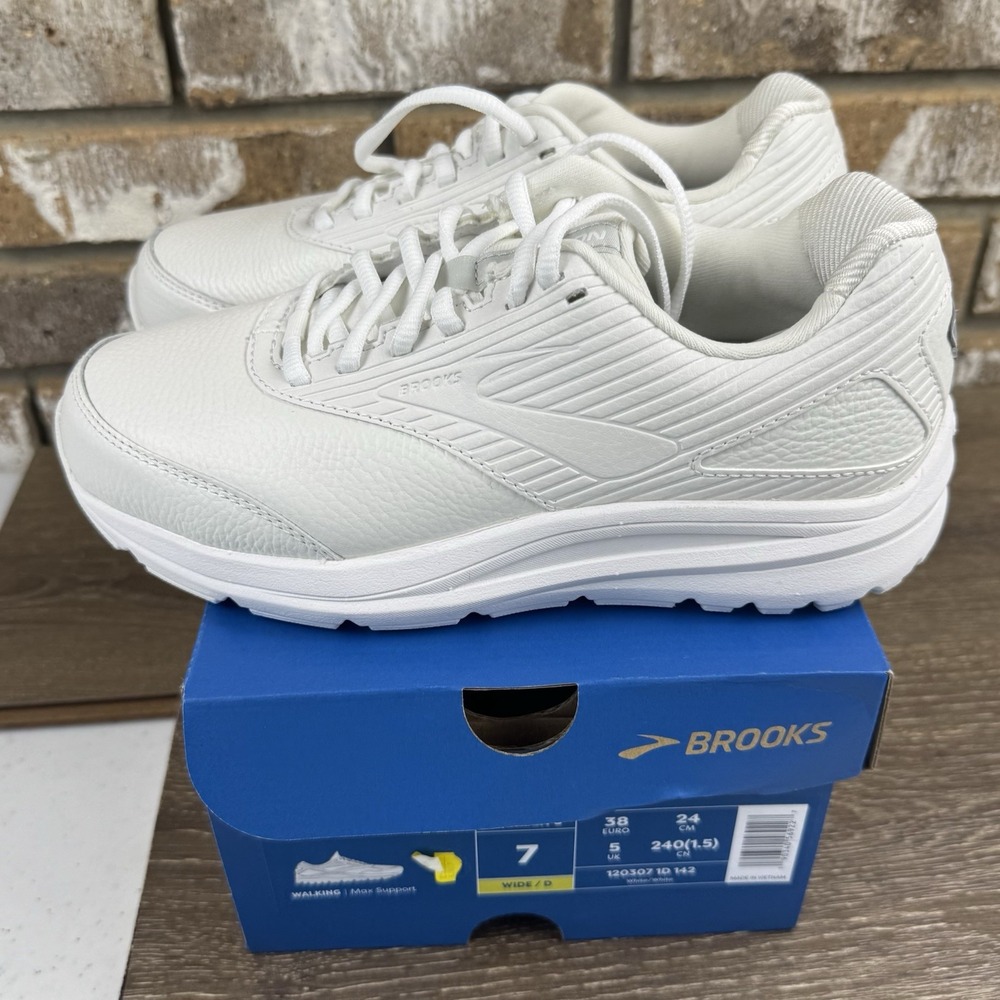 Brooks Addiction Walker 2 Shoes White Walking Sneakers Women's Sz 7D Wide